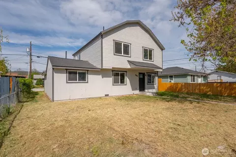 1207 Cottage St SE, Ephrata, WA 98823