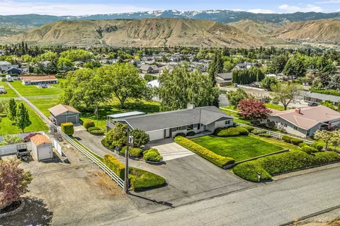 1920 Glen St NE, East Wenatchee, WA 98802