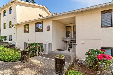 23301 Lakeview Dr #A202, Mountlake Terrace, WA 98043
