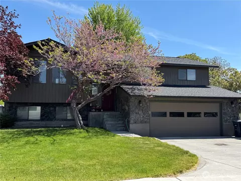 4321 W Lakeshore Dr, Moses Lake, WA 98837