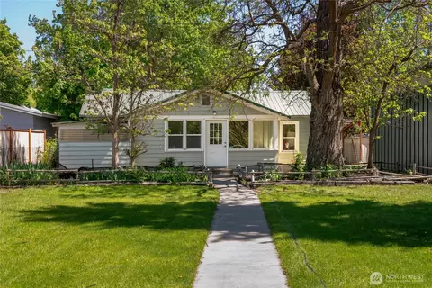 521 Ash St S, Omak, WA 98841