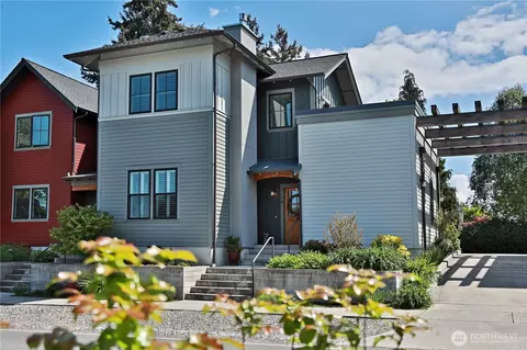 512 Cascade Ave #B, Langley, WA 98260