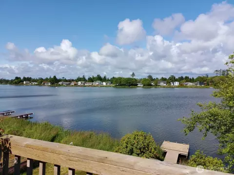 712 Mt Olympus Ave SE, Ocean Shores, WA 98569