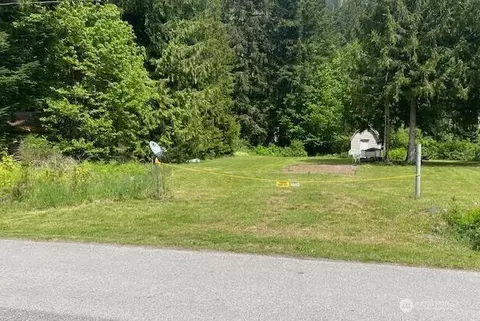 7900 Oregon Trl, Maple Falls, WA 98266