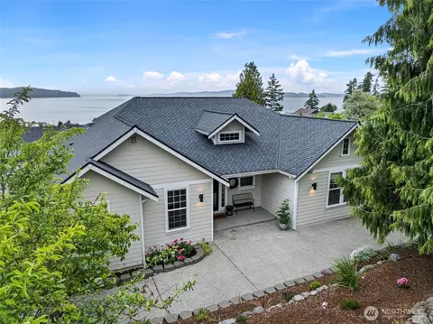 1307 Rainier St, Steilacoom, WA 98388