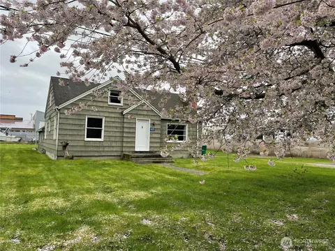 620 S Walnut St, Burlington, WA 98233