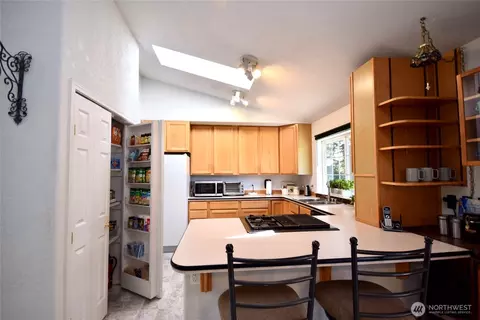Kitchen - 142 Jesslyn Ln, Sequim, WA 98382 photo 2 of 2
