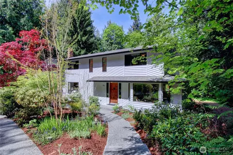 121 N 39th Pl, Mount Vernon, WA 98273