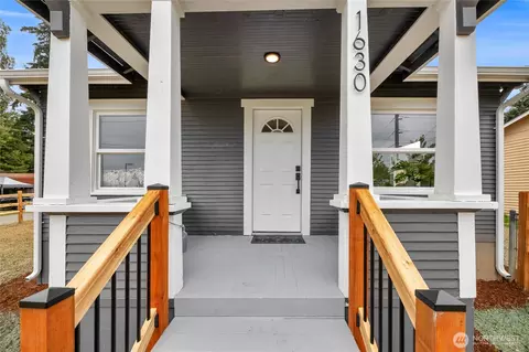1630 Scenic Dr, Everett, WA 98203 photo 3