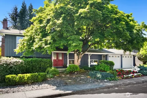 12555 SE 72nd St, Newcastle, WA 98056