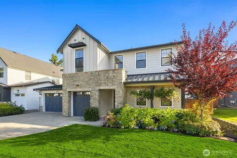 8759 NE Winslow Grove Ct, Bainbridge Island, WA 98110