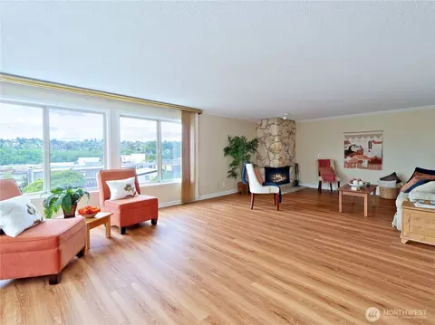 2219 13th Ave W #1, Seattle, WA 98119