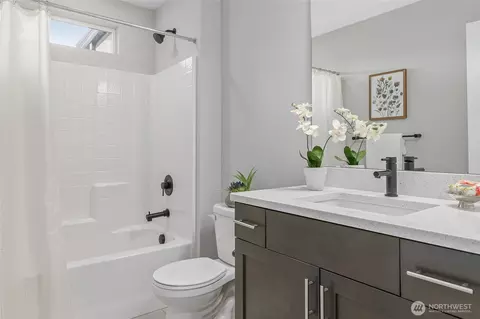 Bath - 23630 6th Ave SE UNIT B, Bothell, WA 98021 photo 3 of 4