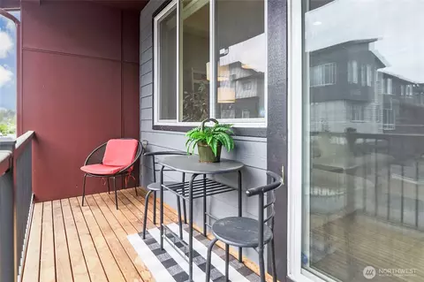 Exterior - 23630 6th Ave SE UNIT B, Bothell, WA 98021 photo 1 of 4
