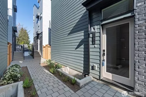 7741 15th Ave NE #B, Seattle, WA 98115