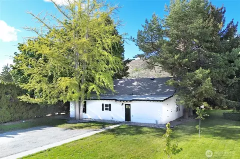 230 W Gibson Ave, Chelan, WA 98816