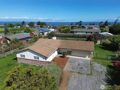 41 Mclaughlin Rd, Sequim, WA 98382