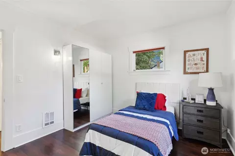 910 N 75th St, Seattle, WA 98103 photo 13