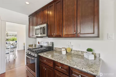 910 N 75th St, Seattle, WA 98103 photo 9