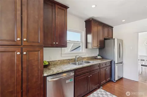 910 N 75th St, Seattle, WA 98103 photo 8