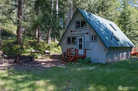 31 Bayview Ct, Brinnon, WA 98320