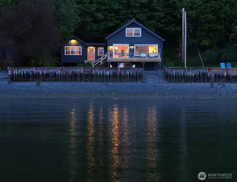 7960 Possession Beach Walk, Clinton, WA 98236