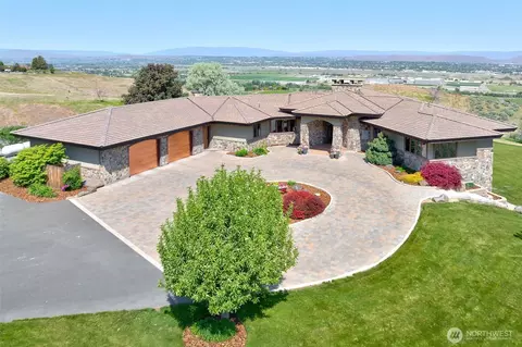 1041 Red Sky Dr, Yakima, WA 98903
