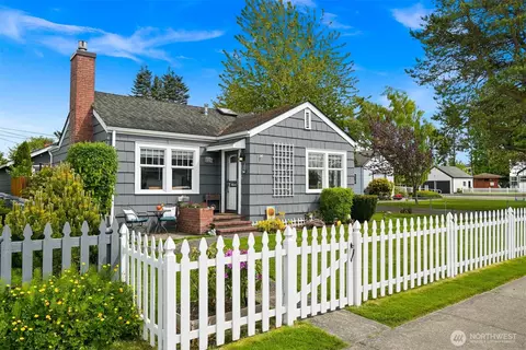 1060 Peace Portal Dr, Blaine, WA 98230