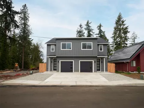 373 S 8th St, Kalama, WA 98625