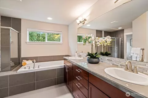 Bath - 11 200th Pl SW, Bothell, WA 98012 photo 2 of 4