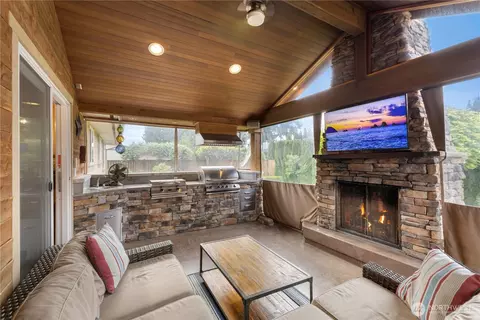 Exterior - 1417 Rainier St, Sumner, WA 98390 photo 7 of 14