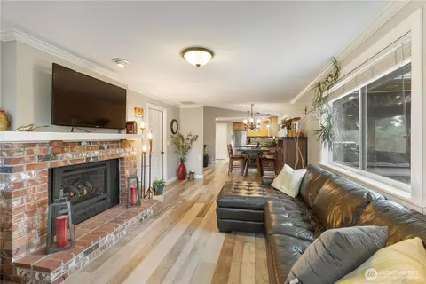 Living - 1417 Rainier St, Sumner, WA 98390 photo 3 of 3