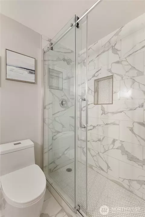 Bath - 1417 Rainier St, Sumner, WA 98390 photo 2 of 3