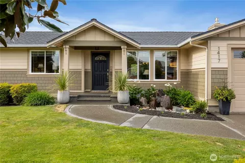 Exterior - 1417 Rainier St, Sumner, WA 98390 photo 3 of 14