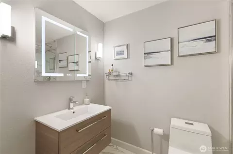 Bath - 1417 Rainier St, Sumner, WA 98390 photo 1 of 3