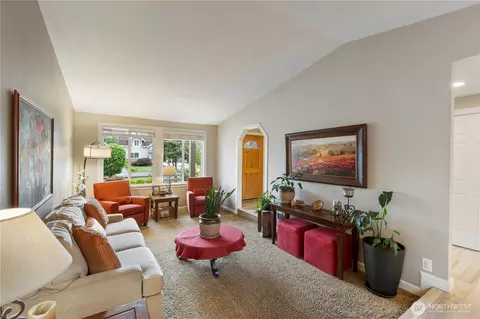 Living - 1417 Rainier St, Sumner, WA 98390 photo 2 of 3