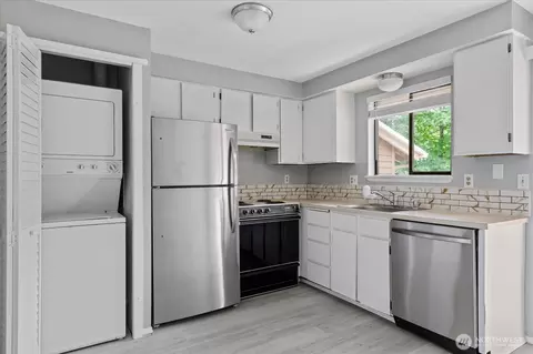 1201 SW Harrier Cir #202, Oak Harbor, WA 98277