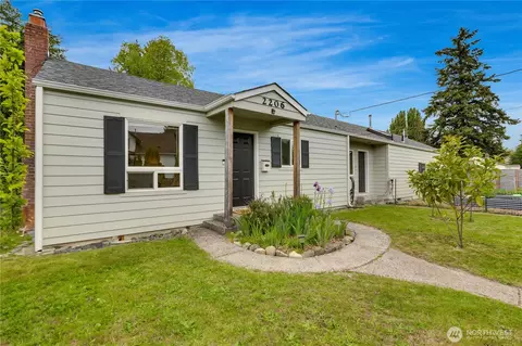 2206 N Monroe St, Tacoma, WA 98406