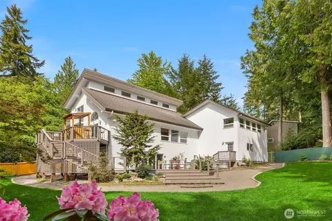 8199 NE Mabrey Ln, Bainbridge Island, WA 98110