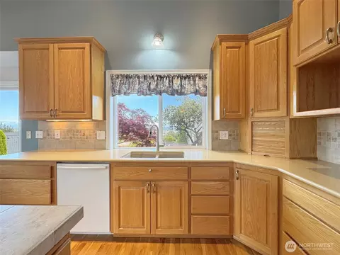 Kitchen - 200 Amethyst Dr, Sequim, WA 98382 photo 3 of 4