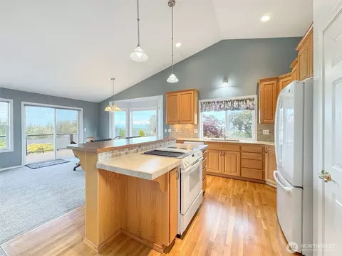Kitchen - 200 Amethyst Dr, Sequim, WA 98382 photo 4 of 4