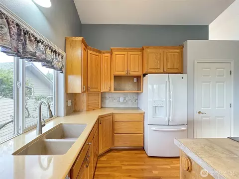Kitchen - 200 Amethyst Dr, Sequim, WA 98382 photo 2 of 4