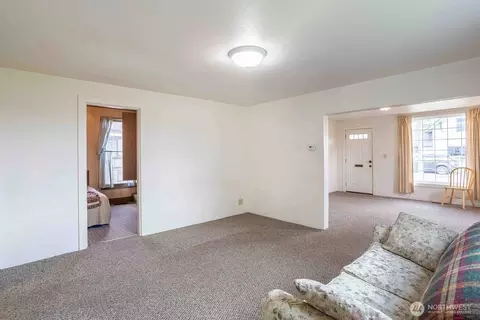 Living - 116 E 4th St, Centralia, WA 98531 photo 1 of 4