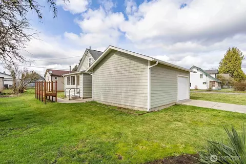 Exterior - 116 E 4th St, Centralia, WA 98531 photo 3 of 4