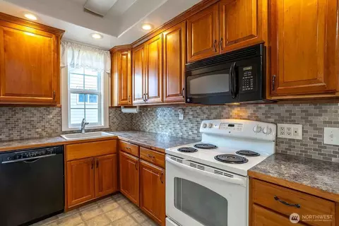 Kitchen - 116 E 4th St, Centralia, WA 98531 photo 2 of 4