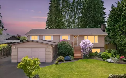 8430 Maple Ln, Edmonds, WA 98026