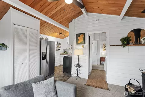 Entry Way - 6031 Lowell Rd, Everett, WA 98203 photo 2 of 2