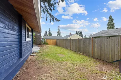Exterior - 6031 Lowell Rd, Everett, WA 98203 photo 7 of 8