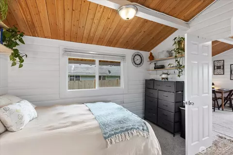 Bedroom - 6031 Lowell Rd, Everett, WA 98203 photo 2 of 2