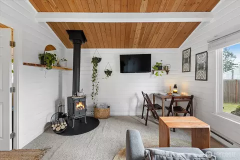 Living - 6031 Lowell Rd, Everett, WA 98203 photo 3 of 3